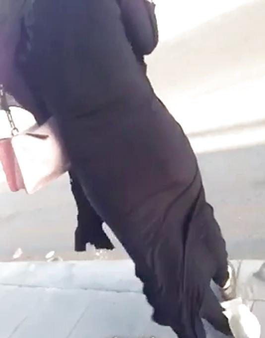 19P Voyeur Arab ass