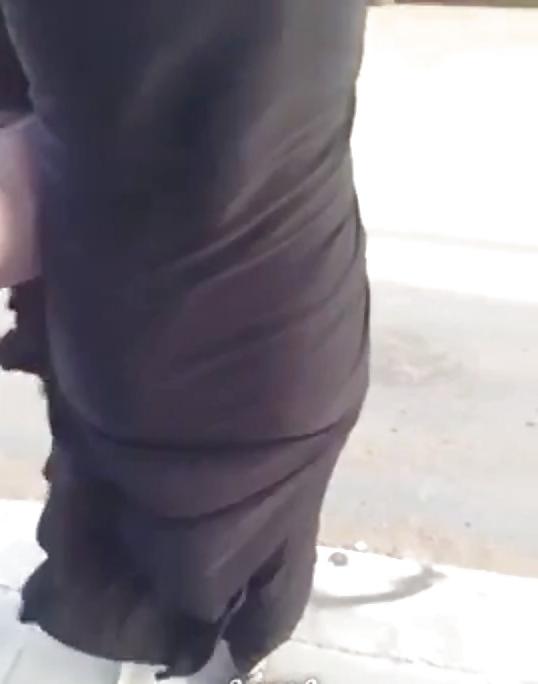19P Voyeur Arab ass