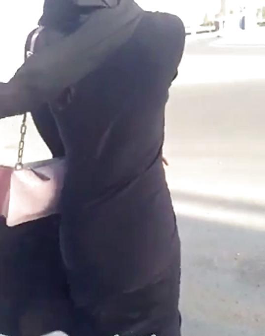 19P Voyeur Arab ass