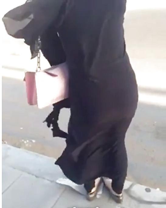 19P Voyeur Arab ass
