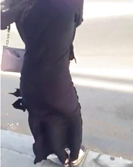 19P Voyeur Arab ass