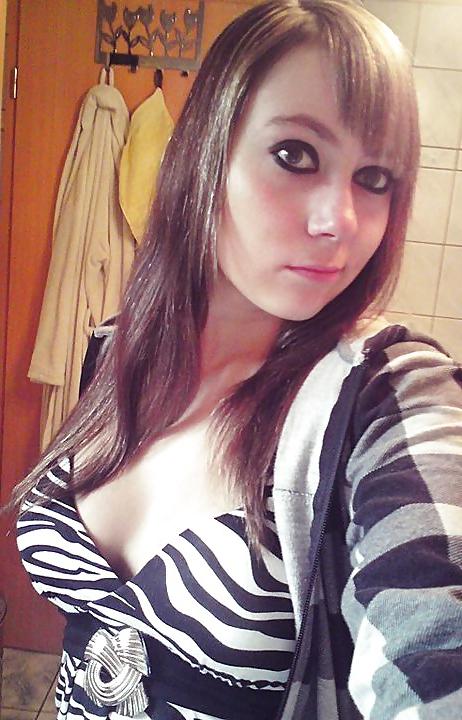 16P Teengirl non nude