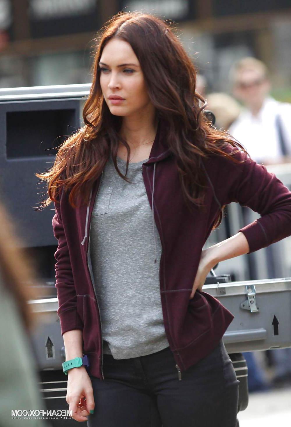 21P Megan Fox - Film Set