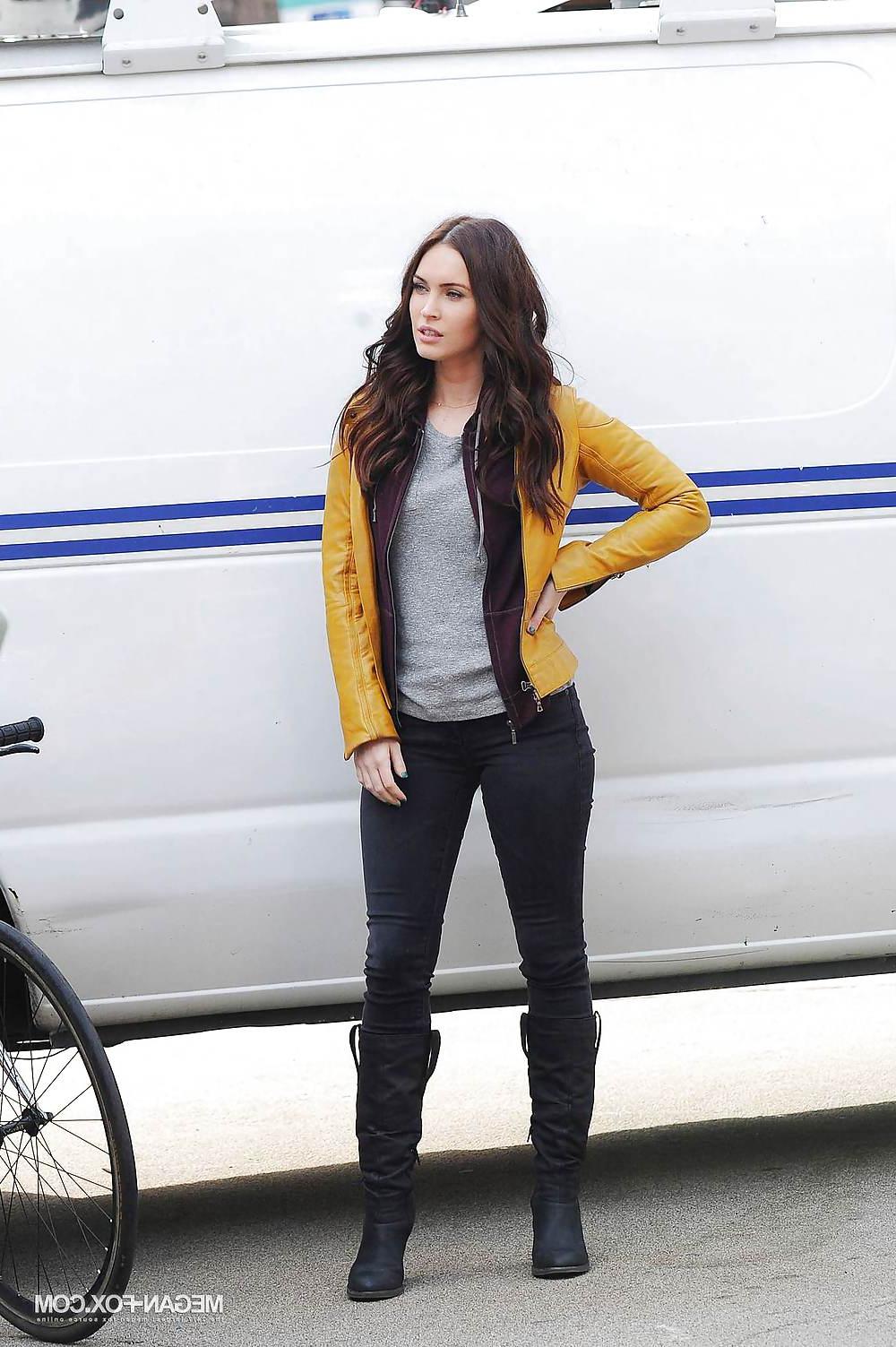21P Megan Fox - Film Set