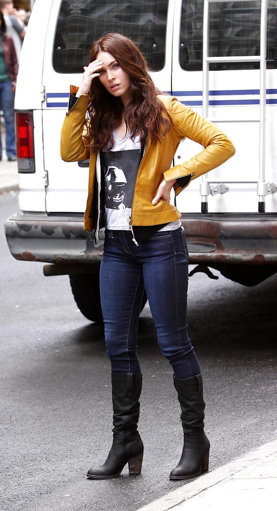 21P Megan Fox - Film Set