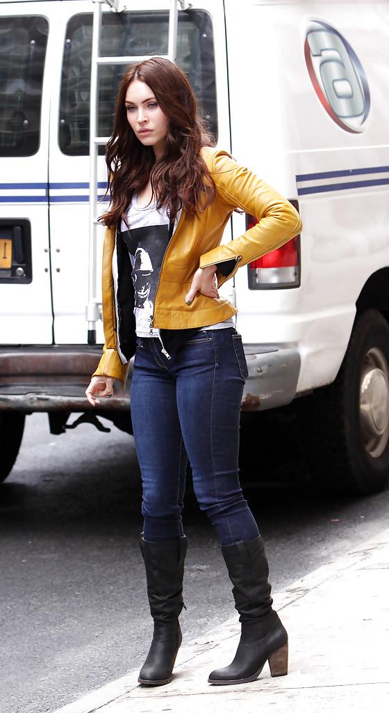 21P Megan Fox - Film Set