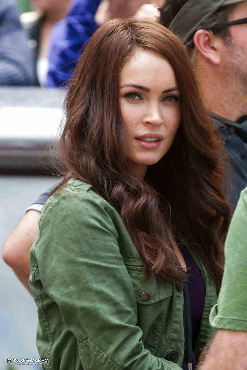 21P Megan Fox - Film Set