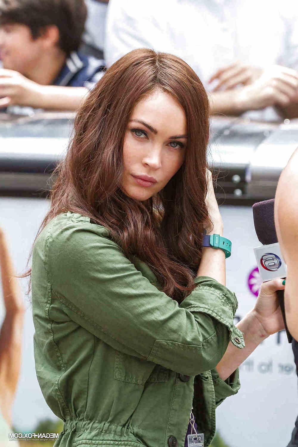 21P Megan Fox - Film Set