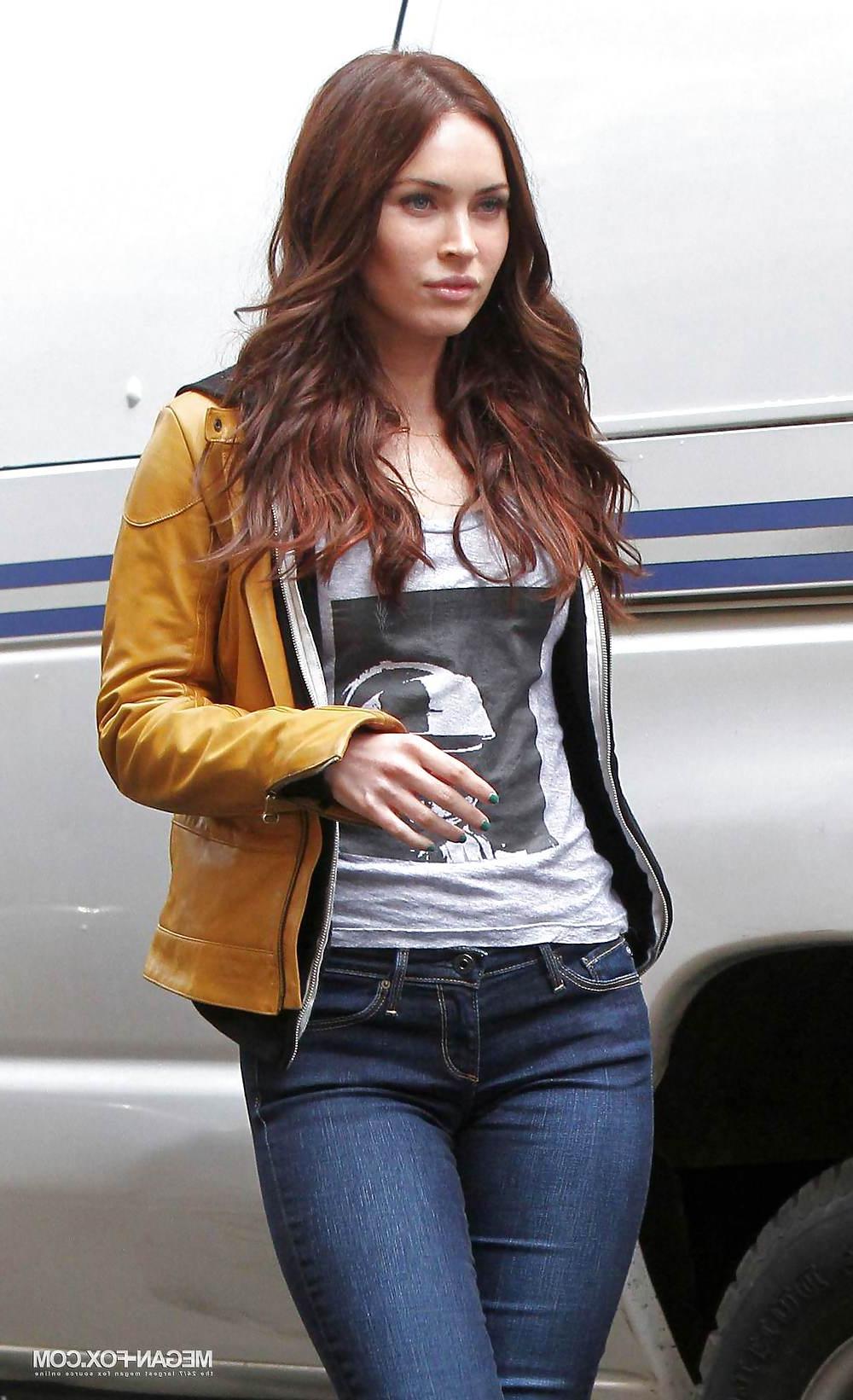 21P Megan Fox - Film Set