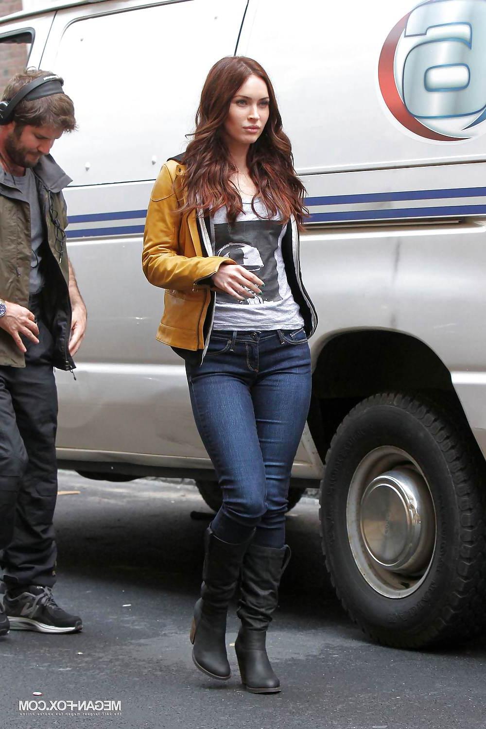 21P Megan Fox - Film Set