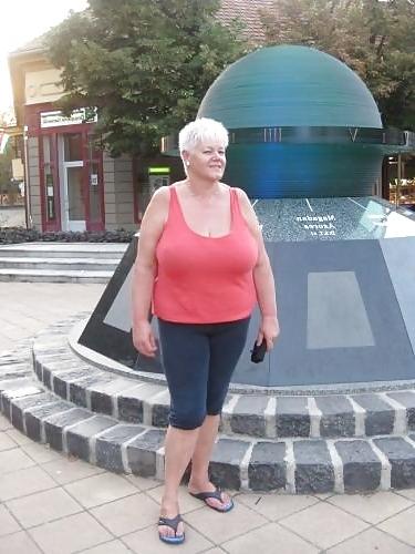 20P Not naked busty mature women 1.