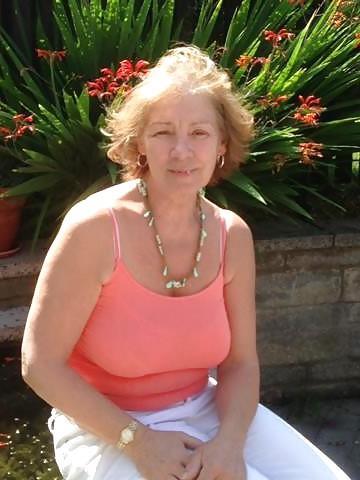 20P Not naked busty mature women 1.