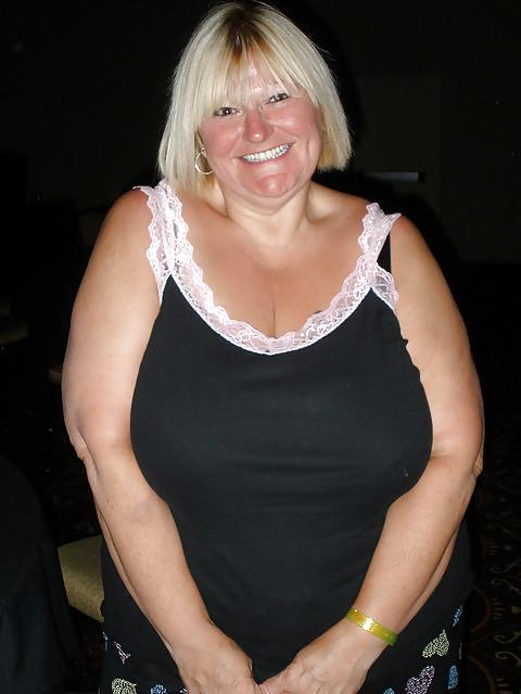 20P Not naked busty mature women 1.