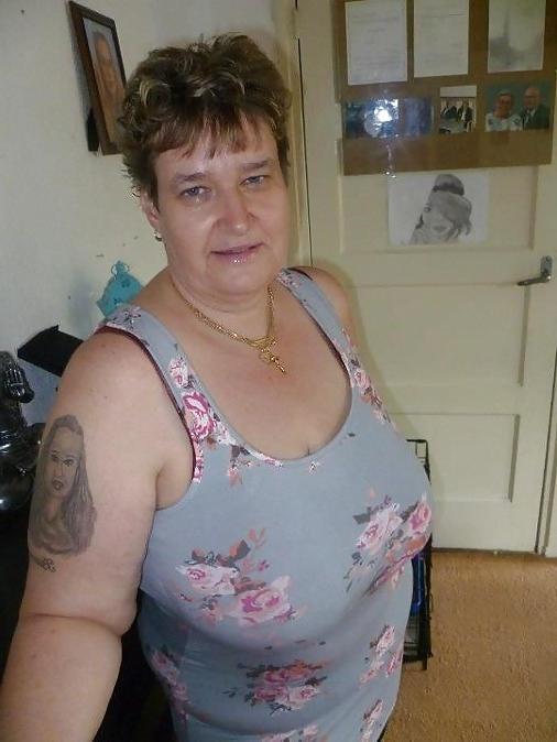 20P Not naked busty mature women 1.