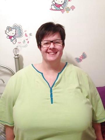 20P Not naked busty mature women 1.