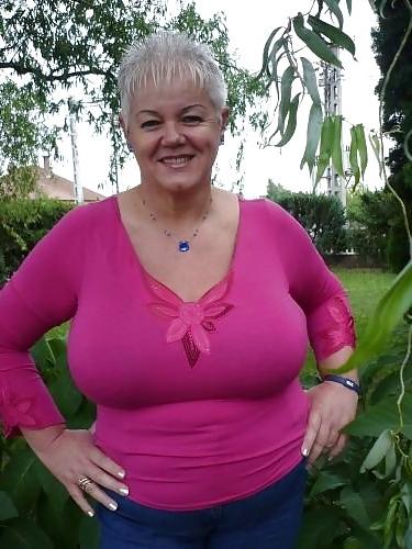 20P Not naked busty mature women 1.
