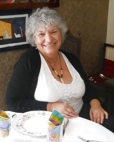 20P Not naked busty mature women 1.