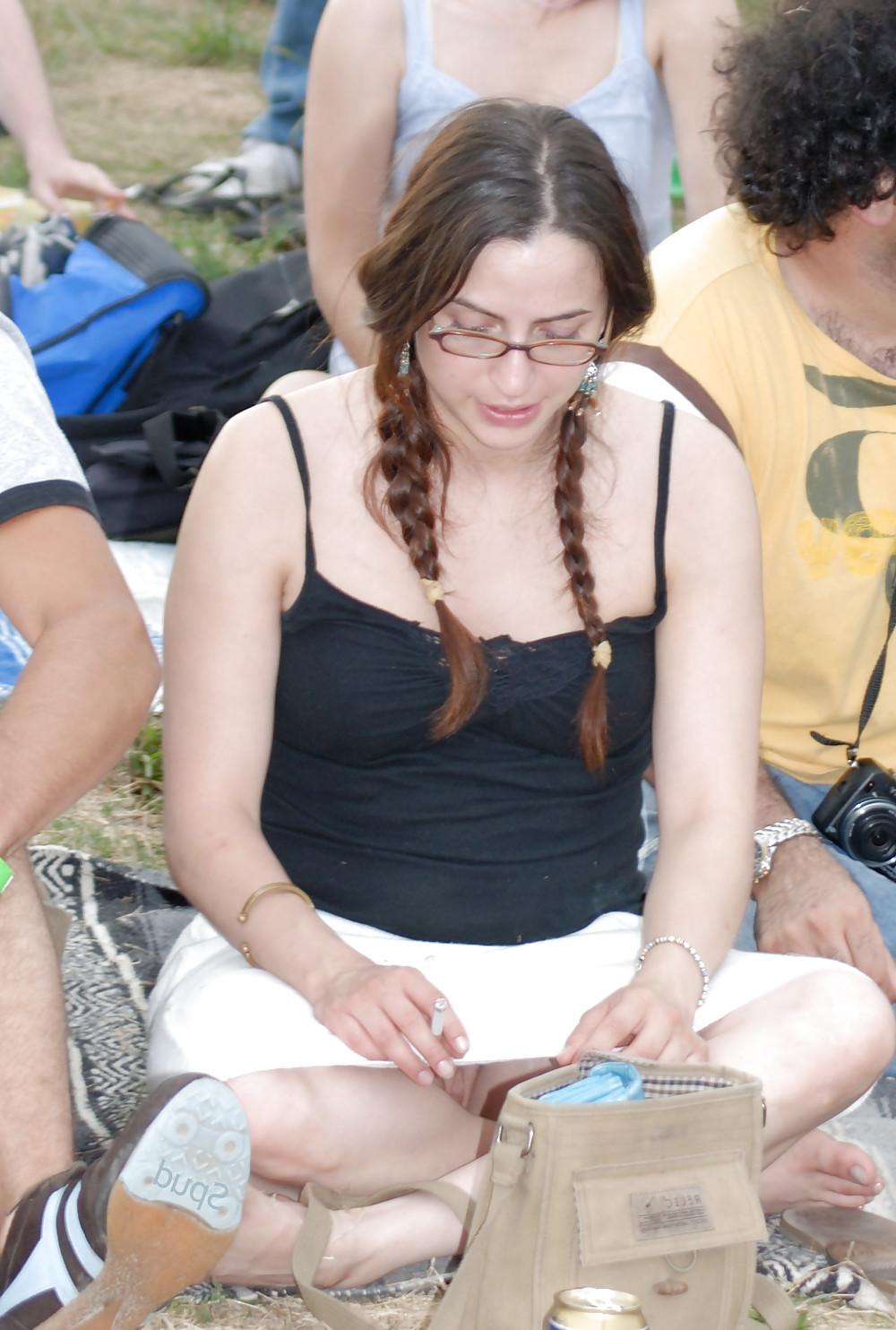 8P Upskirt pantyless