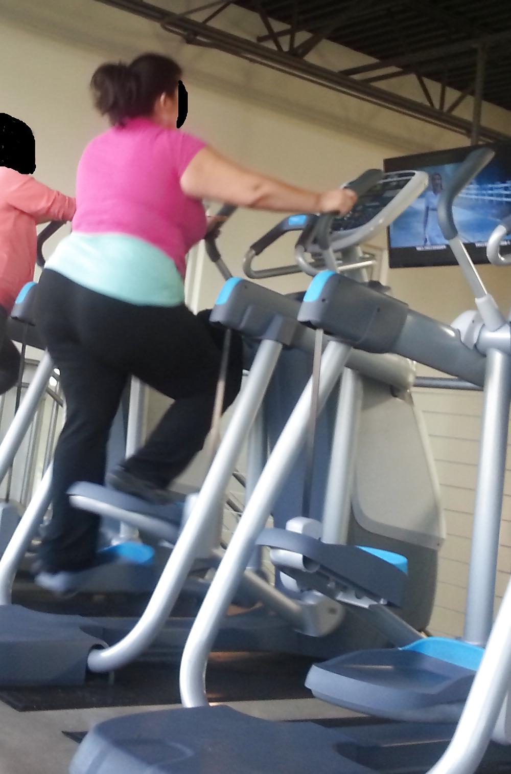6P Mexican BBW ass at the gym