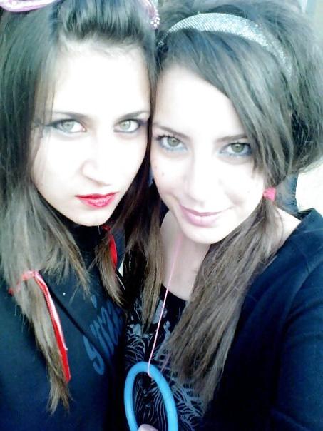 25P Greek Teen Girls