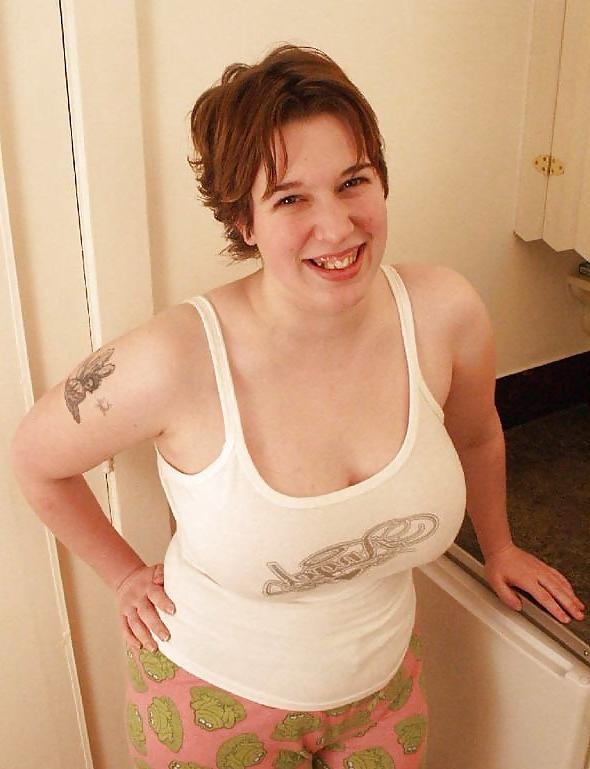 25P Big Tits Fat Ass Chub Rowan im Pyjama!