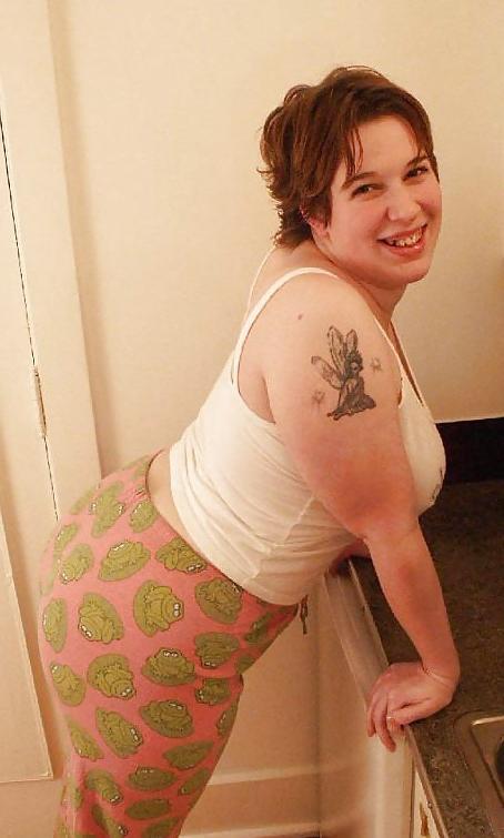 25P Big Tits Fat Ass Chub Rowan im Pyjama!