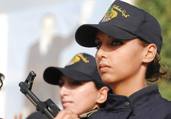 25P Frauen in Uniform