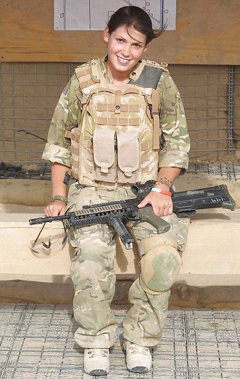 25P Frauen in Uniform