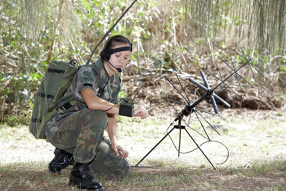 25P Frauen in Uniform
