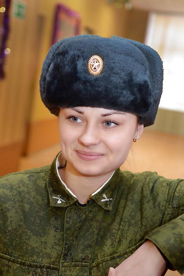 25P Frauen in Uniform