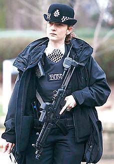25P Frauen in Uniform