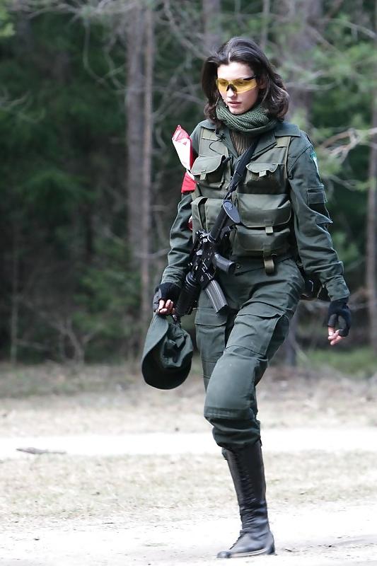 25P Frauen in Uniform