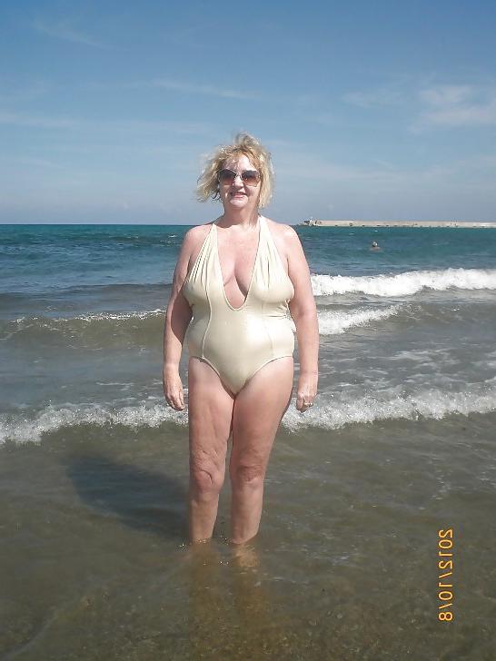 22P Sexy old lady! Amateur!