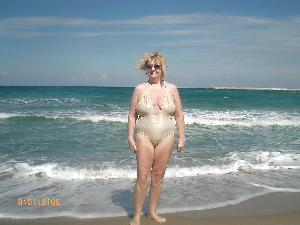 22P Sexy old lady! Amateur!