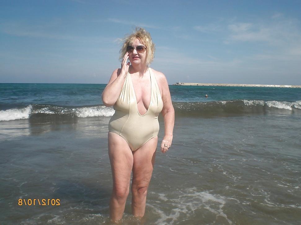 22P Sexy old lady! Amateur!