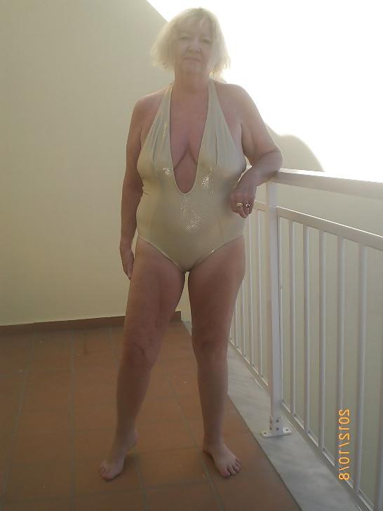 22P Sexy old lady! Amateur!