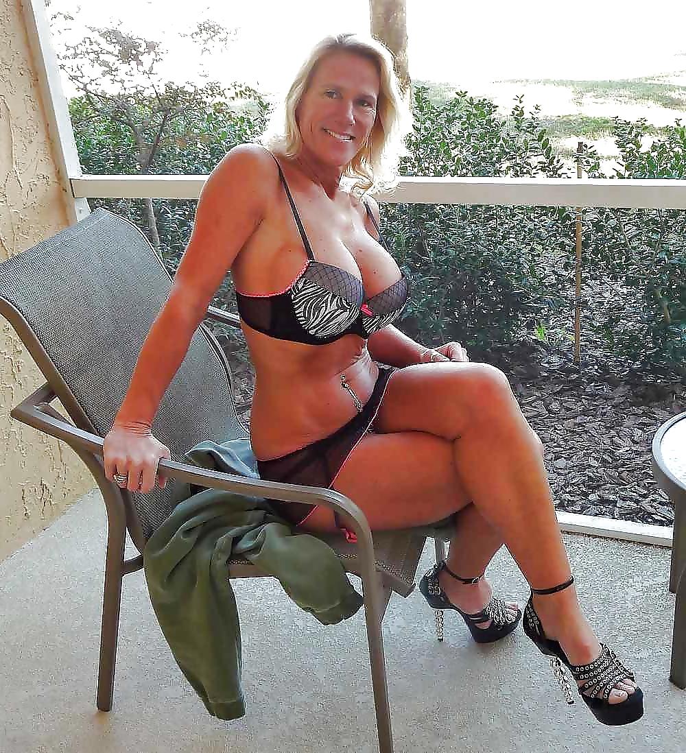 25P Mature non nude