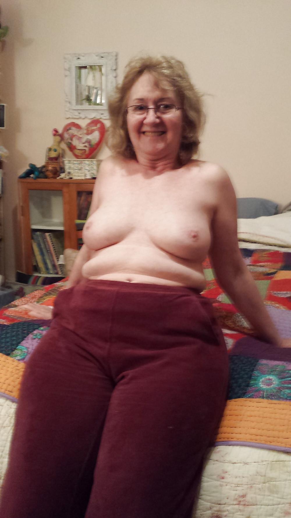 12P Granny nude pics