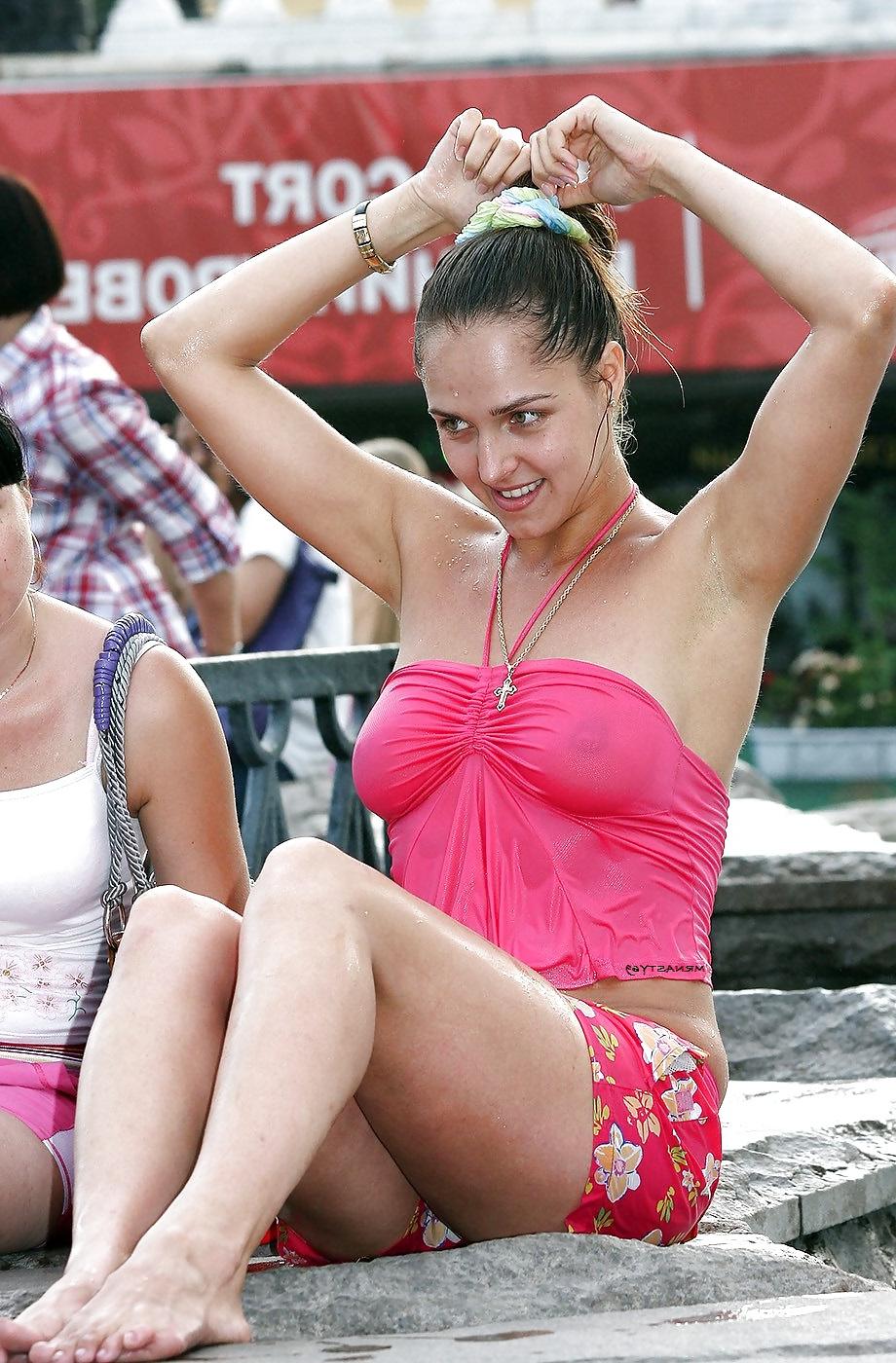 25P Hot Wives Showing Panties With Upskirts