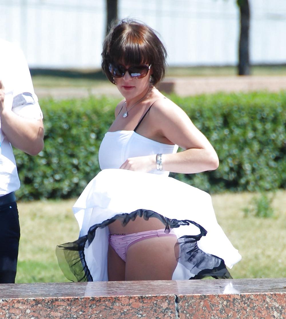 25P Hot Wives Showing Panties With Upskirts