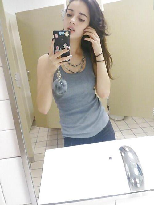 19P Sweet teen daughter nudie selfshots
