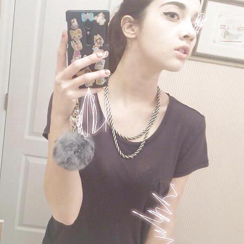 19P Sweet teen daughter nudie selfshots