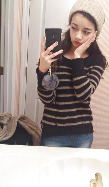 19P Sweet teen daughter nudie selfshots