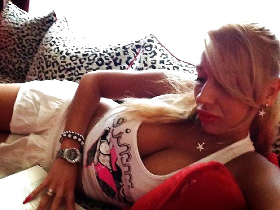 25P Romanian milf: Iulia