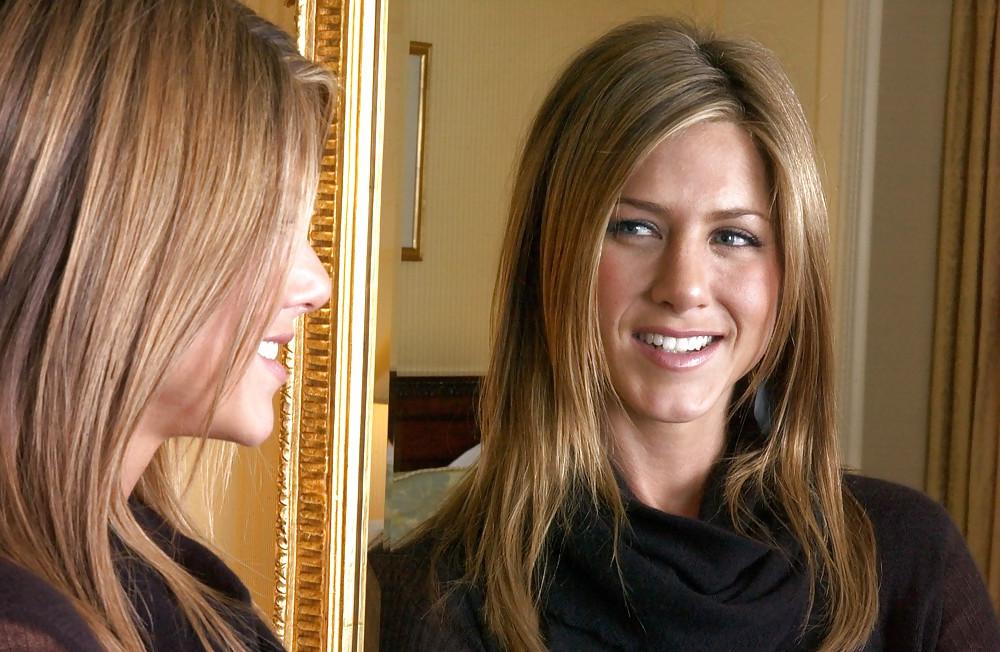 25P Jennifer Aniston - The Hottest Milf (by Russian Roulette)