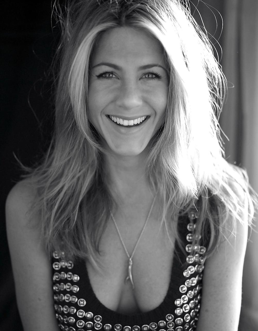 25P Jennifer Aniston - The Hottest Milf (by Russian Roulette)