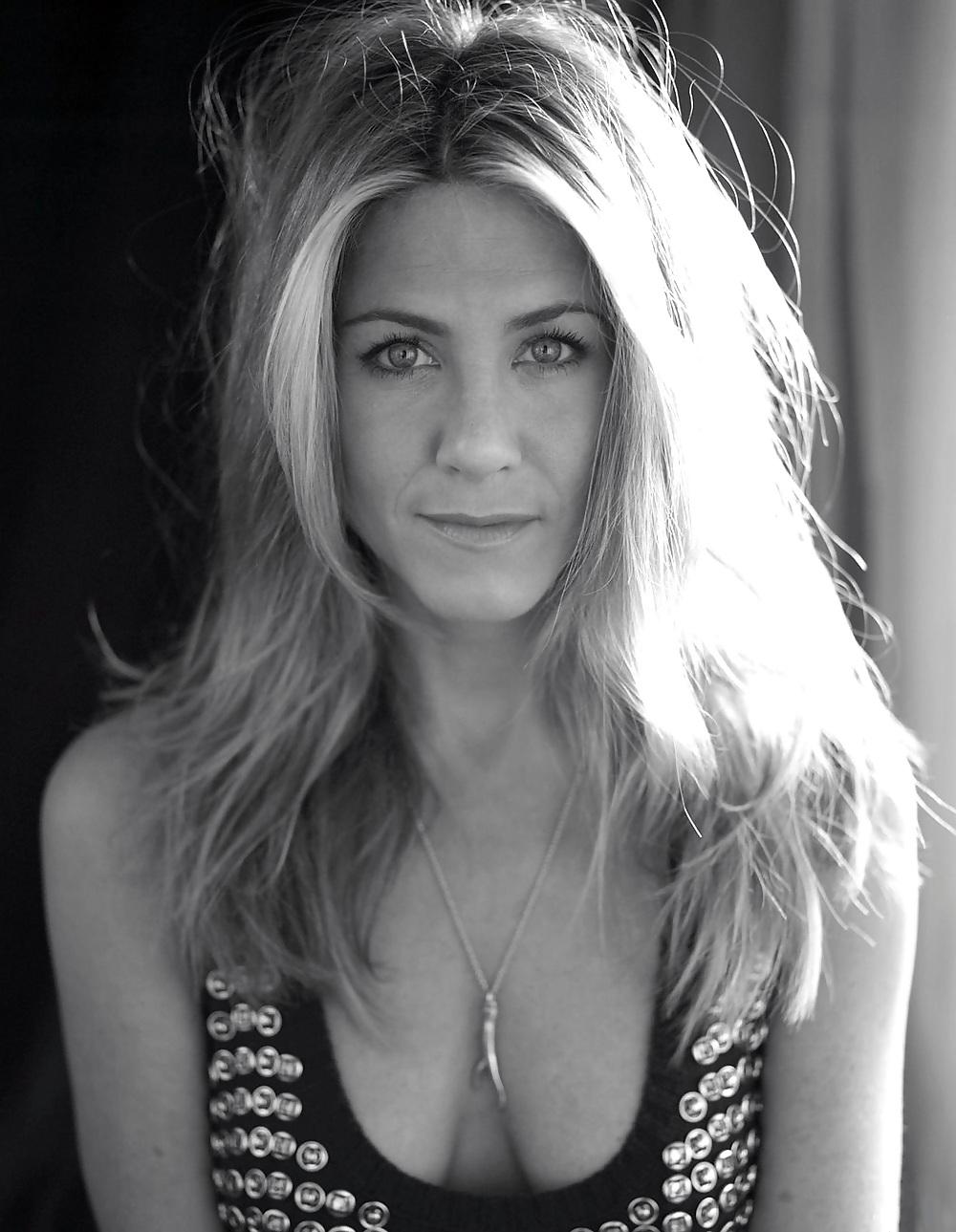 25P Jennifer Aniston - The Hottest Milf (by Russian Roulette)