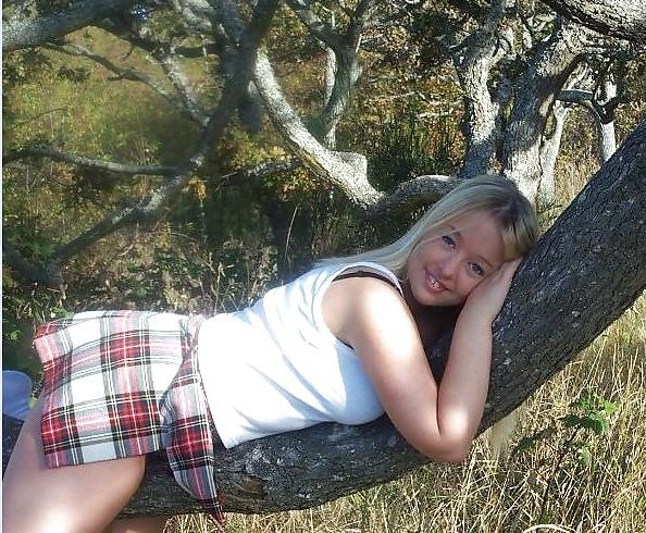 25P Kirsten 18 non nude