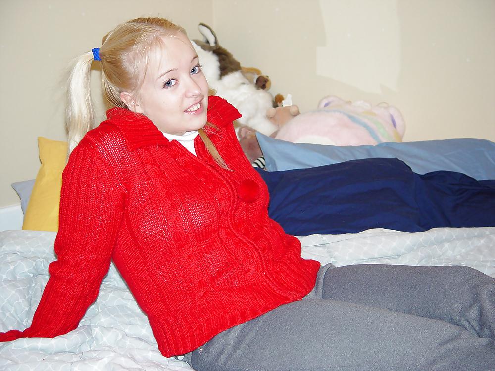 25P Kirsten 18 non nude