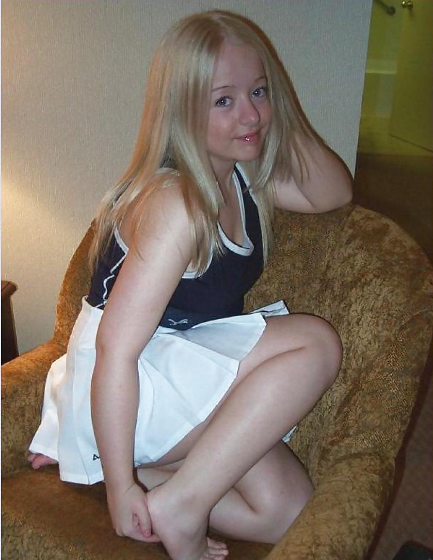 25P Kirsten 18 non nude
